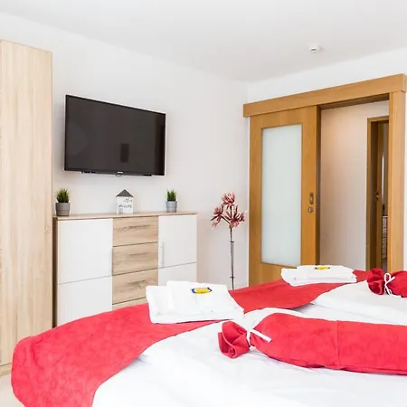 Eastside Mit 3 Zimmern Fur Bis Zu 5 Personen Mit Balkon Apartament