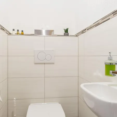 Eastside Mit 3 Zimmern Fur Bis Zu 5 Personen Mit Balkon Friedrichshafen