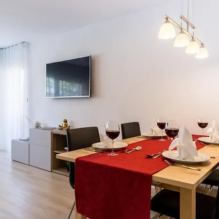 Eastside Mit 3 Zimmern Fur Bis Zu 5 Personen Mit Balkon *