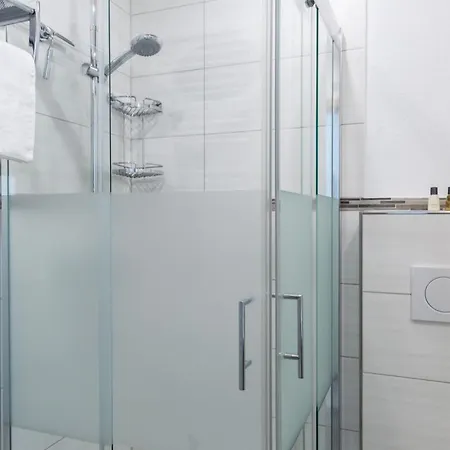 Eastside Mit 3 Zimmern Fur Bis Zu 5 Personen Mit Balkon Friedrichshafen