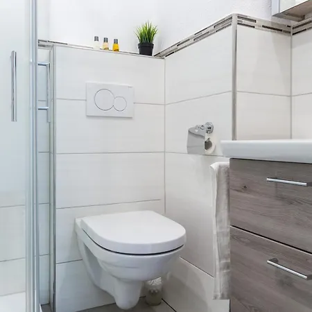 Eastside Mit 3 Zimmern Fur Bis Zu 5 Personen Mit Balkon * Friedrichshafen