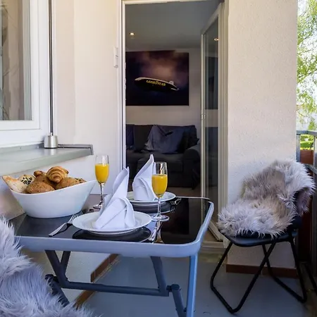 Eastside Mit 3 Zimmern Fur Bis Zu 5 Personen Mit Balkon * Friedrichshafen