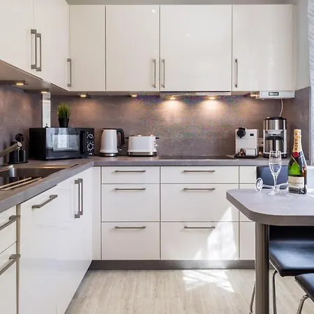Eastside Mit 3 Zimmern Fur Bis Zu 5 Personen Mit Balkon Apartament Friedrichshafen
