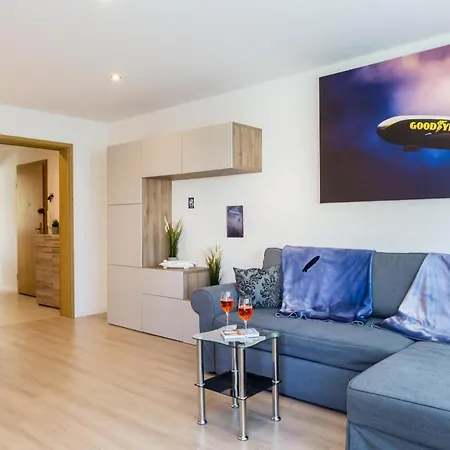 Apartament Eastside Mit 3 Zimmern Fur Bis Zu 5 Personen Mit Balkon Friedrichshafen